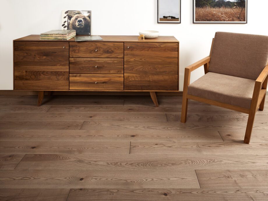 Parquet Ash, Grande Hazelnut, 1-strip, beveled, brushed, stained, natural oil