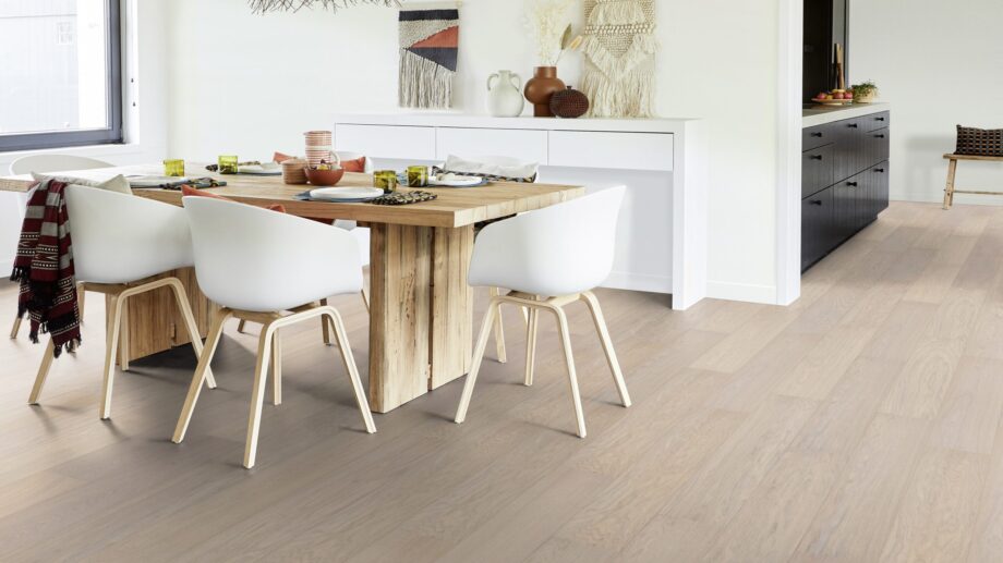 Parquet Tarkett, Viva, Oak Off-White, 1-strip, 4 sides bevelled, brushed, Proteco Natura mat lacquer