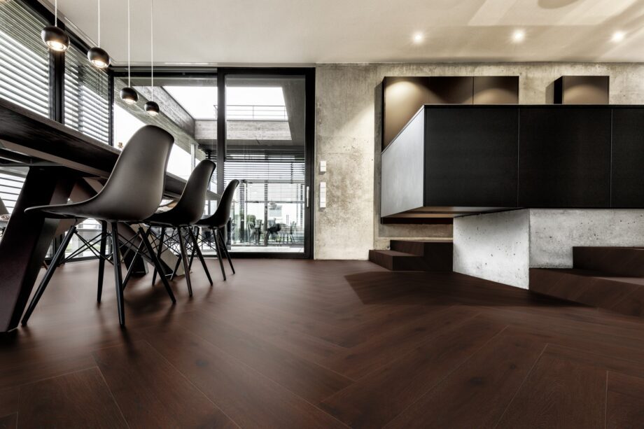 Parquet Oak, ter Hürne, herringbone, Oak red brown, brushed, beveled, extra matt lacquered