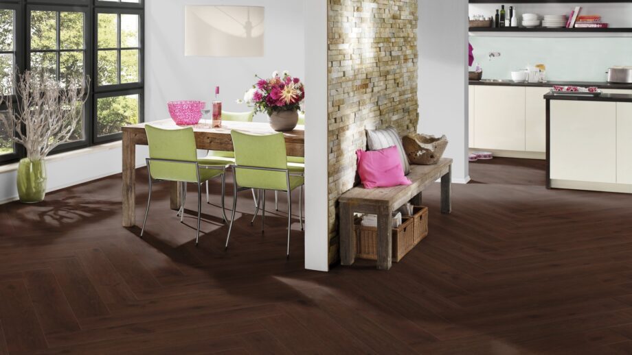 Parquet Oak, ter Hürne, herringbone, Oak red brown, brushed, beveled, extra matt lacquered