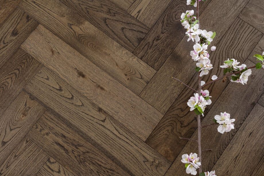 Herringbone parquet oak, Tarkett, Segno Oak Old Brown, brushed, beveled, hardwax oil, left modular