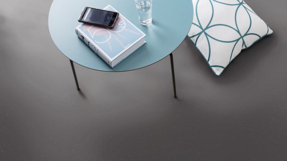 Linoleum floor Gerflor Lino Art Metallic 0083 Alumino Light Grey – view 4 Linoleum floor Gerflor Lino Art Metallic 0083 Alumino Light Grey – 4