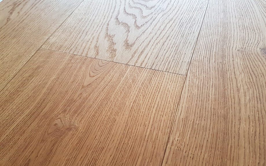 Parquet Trinity Oak Rustical 1-strip beveled brushed oiled