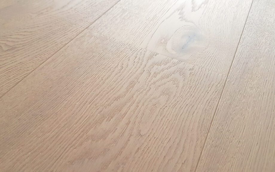 Parquet Oak Rustical 1-strip beveled brushed white oiled 189mm