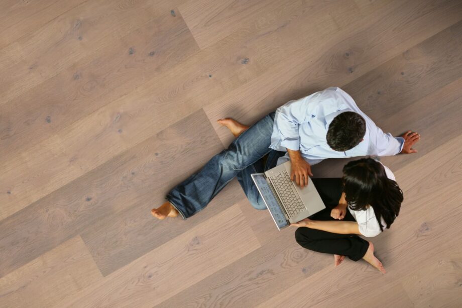 Parquet Trinity Oak Rustical 1-strip beveled brushed white oiled