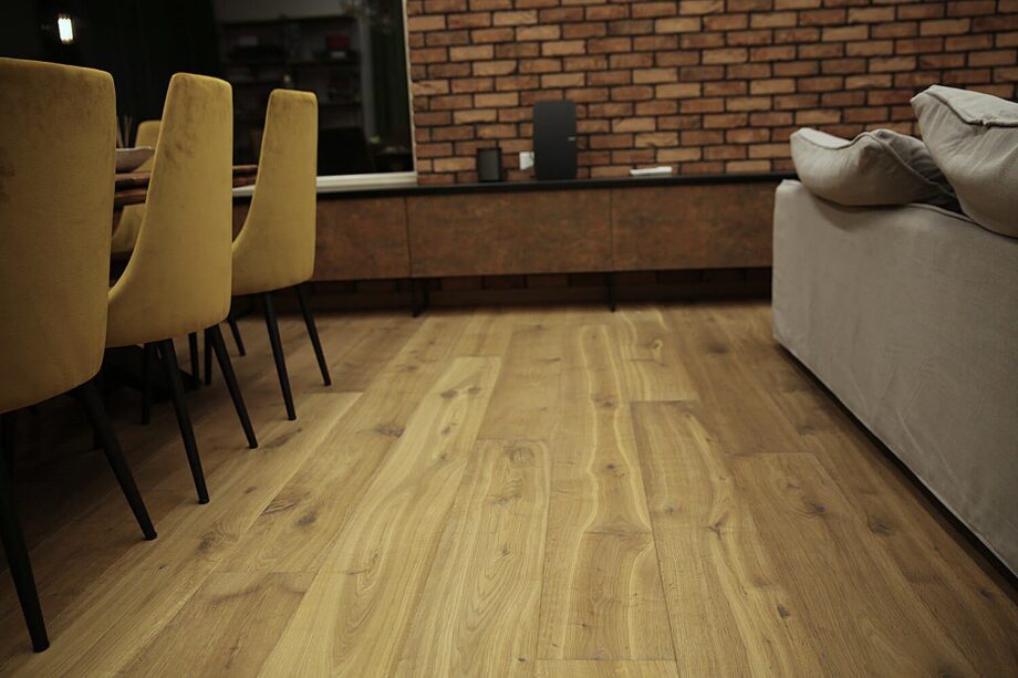 Floorboards Oak Country 2-layer beveled 2 sides and oiled – view 3 Floorboards Oak Country 2-layer beveled 2 sides and oiled – 3