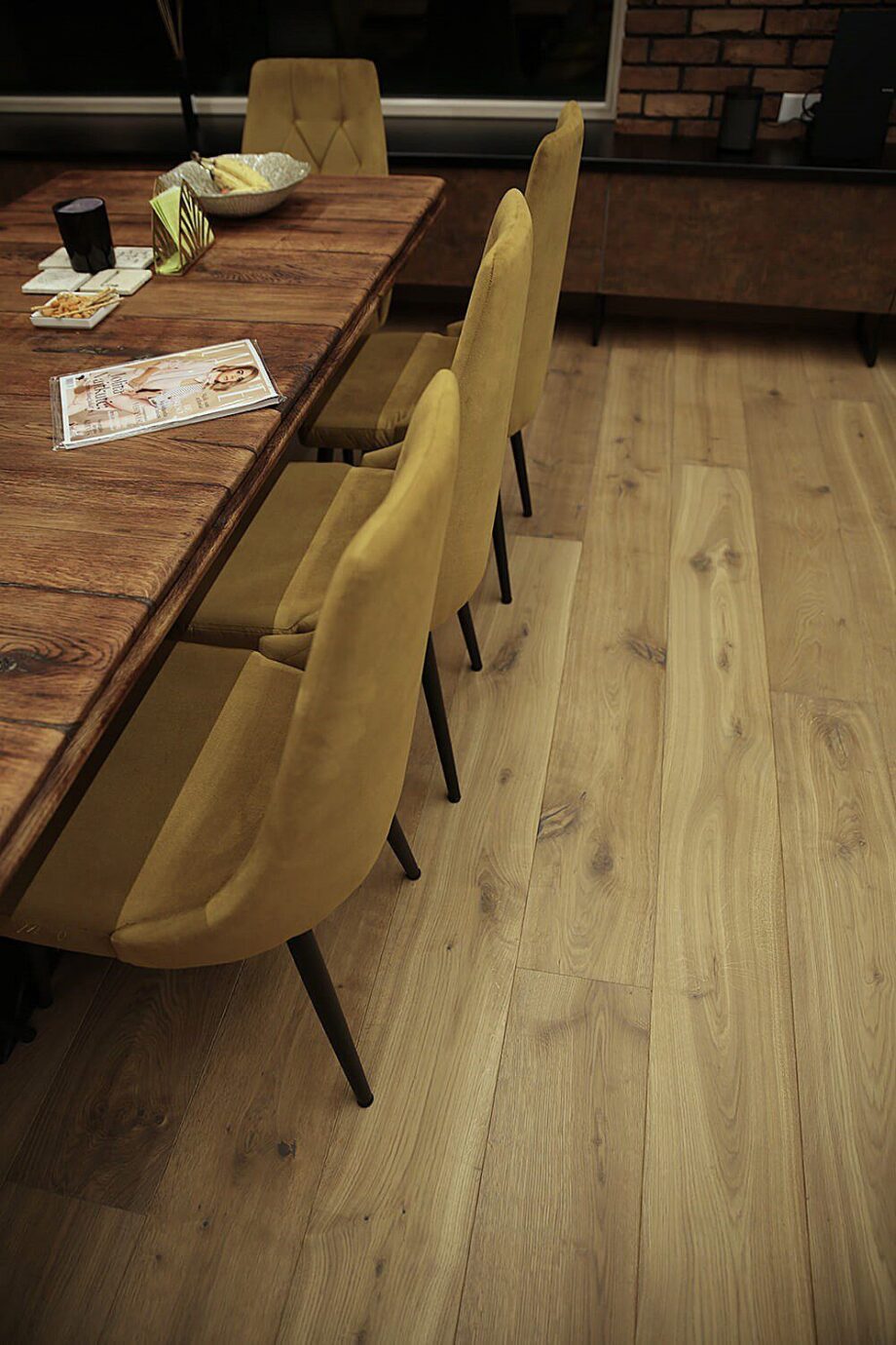 Floorboards Oak Country 2-Layer beveled and oiled 180mm – view 4 Floorboards Oak Country 2-Layer beveled and oiled 180mm – 4