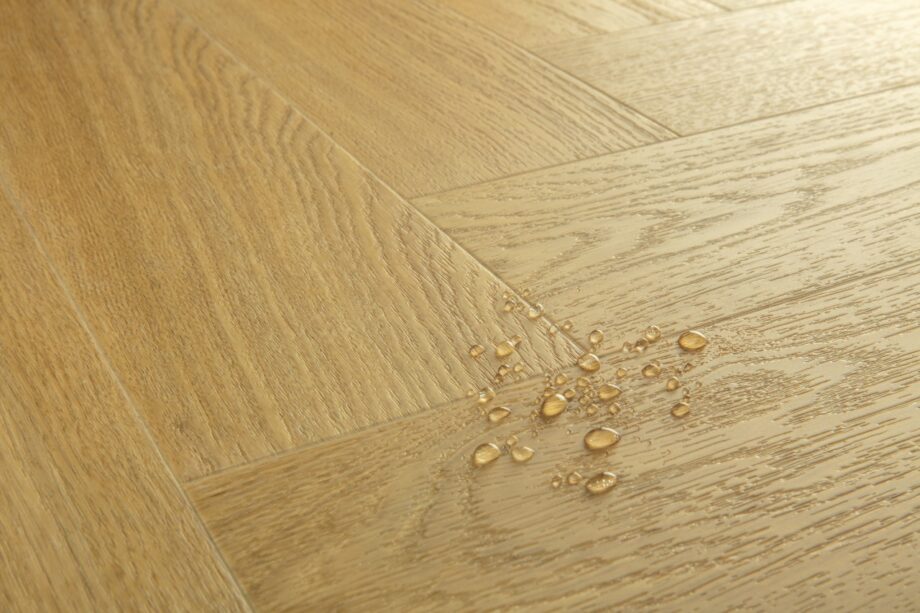 Vinylboden Fischgrät LVT Quick Step Pristine Serene Oak Medium Natural – Sortierungs- und Farbbeschreibung.