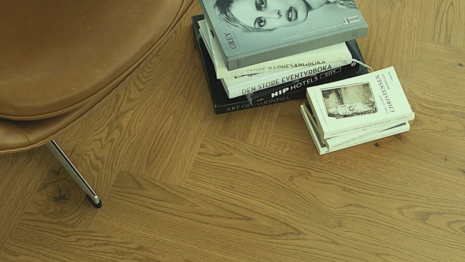 Herringbone parquet flooring Oak Rustic oil-waxed 105mm – view 2 Herringbone parquet flooring Oak Rustic oil-waxed 105mm – 2
