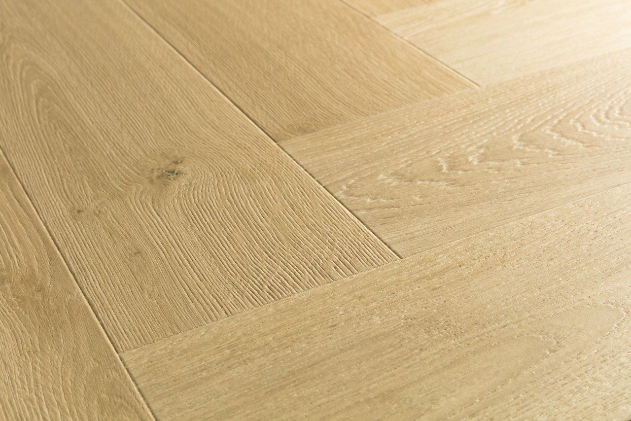 Herringbone laminate floors Quick Step Impressive Design Gardamom Oak, light brown oak tone with a uniform and natural grain pattern