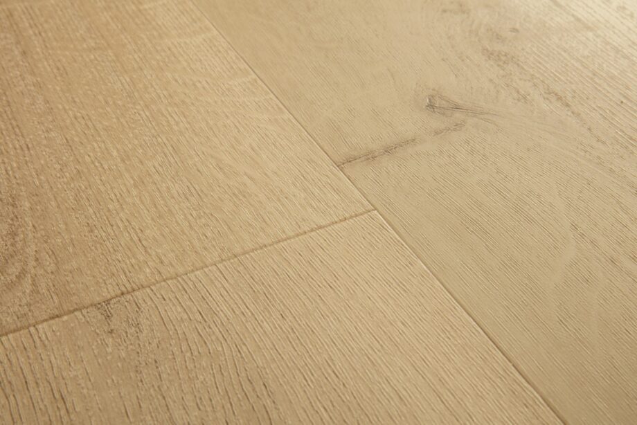 vinyylilankku-quick-step-bloom-botanic-beige Vinyylilankku Quick Step Bloom Botanic Beige, vaalea luonnonbeige sävy ja lankkudesign.
