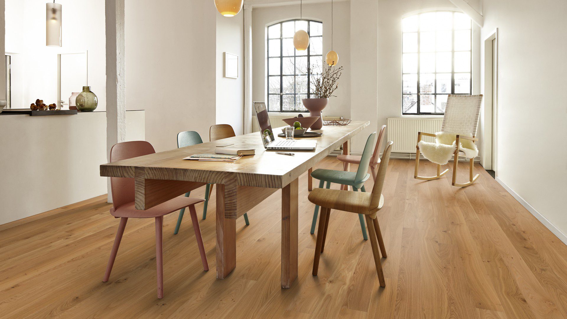 Parkett tamm Bauwerk Casapark Budget Cut 35 harjatud õlivahatatud naturaalse tamme tooniga ja kergelt rustikaalse sorteeringuga