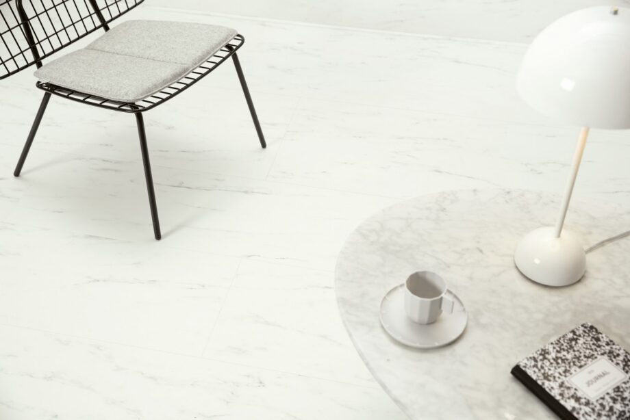 vinyl-flooring-tiles-quick-step-oro-marble-carrara-white