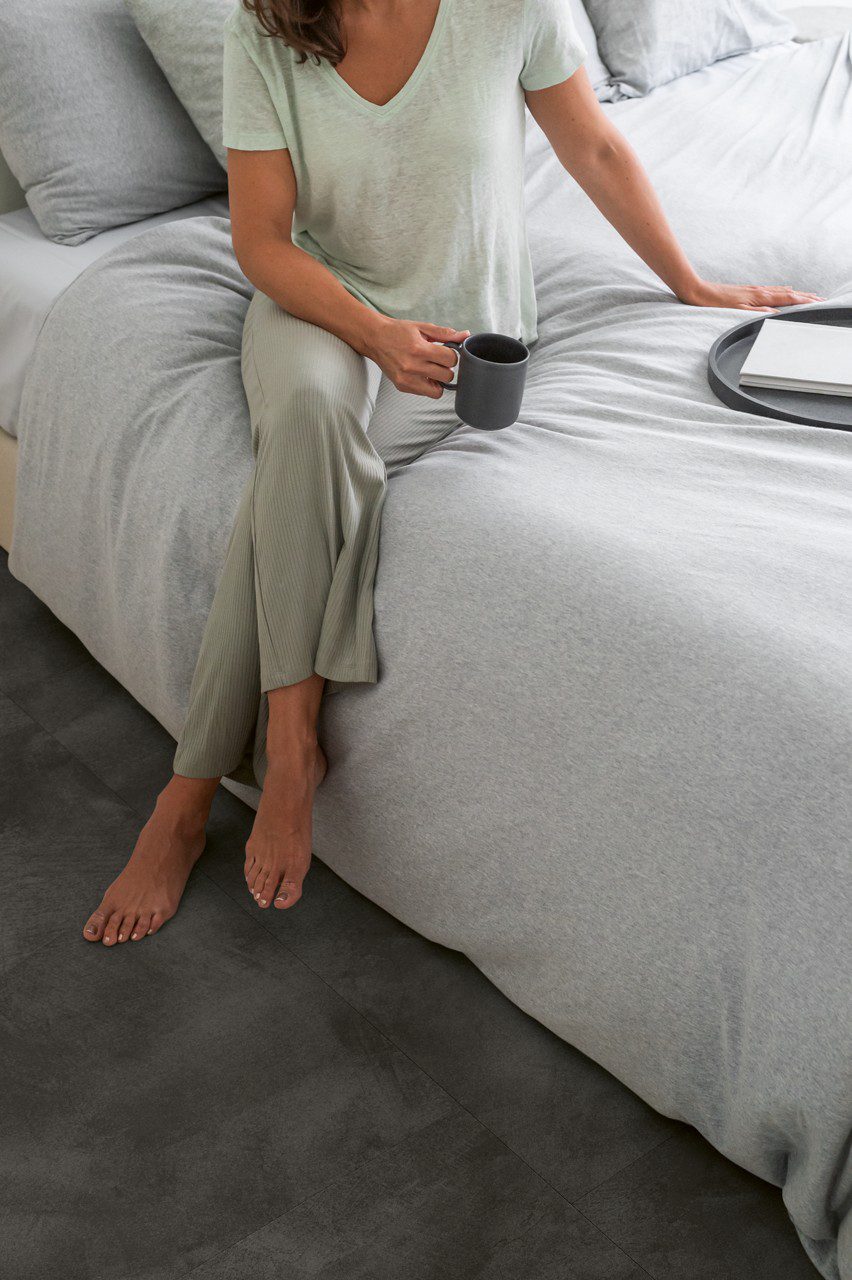 Vinyl flooring tiles Quick-Step Illume Soft graphite