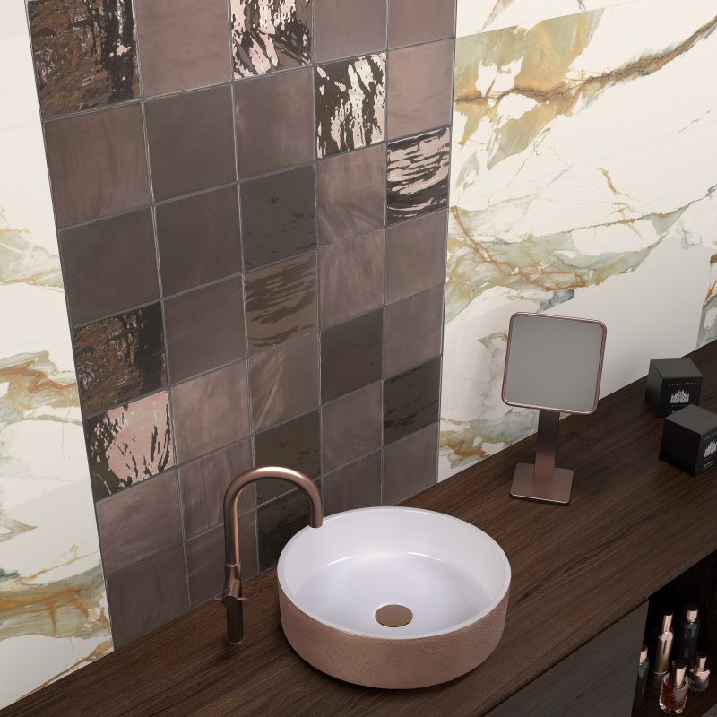 Metalliefektiga reljeefne keraamiline seinaplaat Dune Tabarca Copper Glossy – interjöör