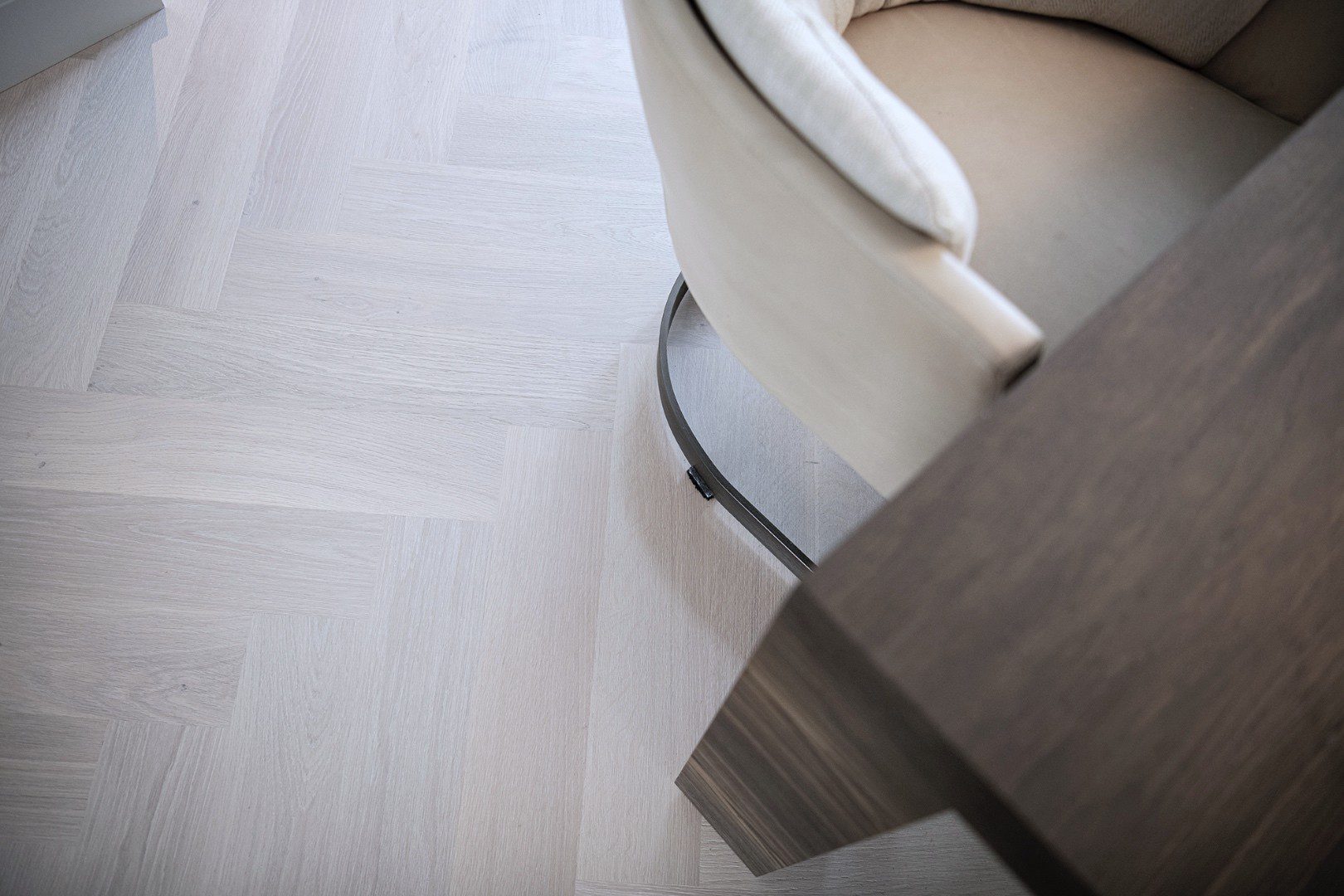 Herringbone parquet Bauwerk Monopark Oak Natur 15 Farina B-Protect® white matt lacquer