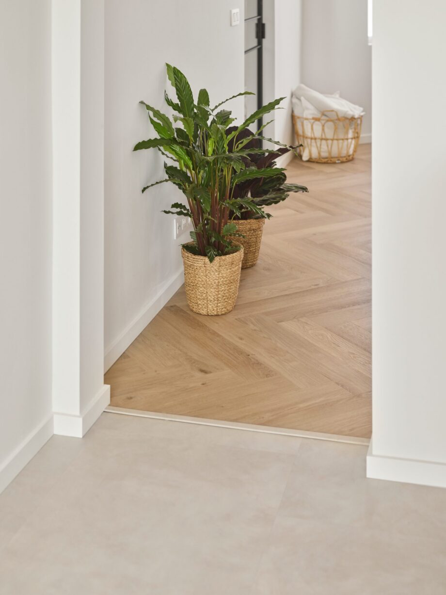 Glue-down Herringbone Vinyl Flooring Floorify Gluedown Large Unagi FG617 – view 2 Glue-down Herringbone Vinyl Flooring Floorify Gluedown Large Unagi FG617 – 2