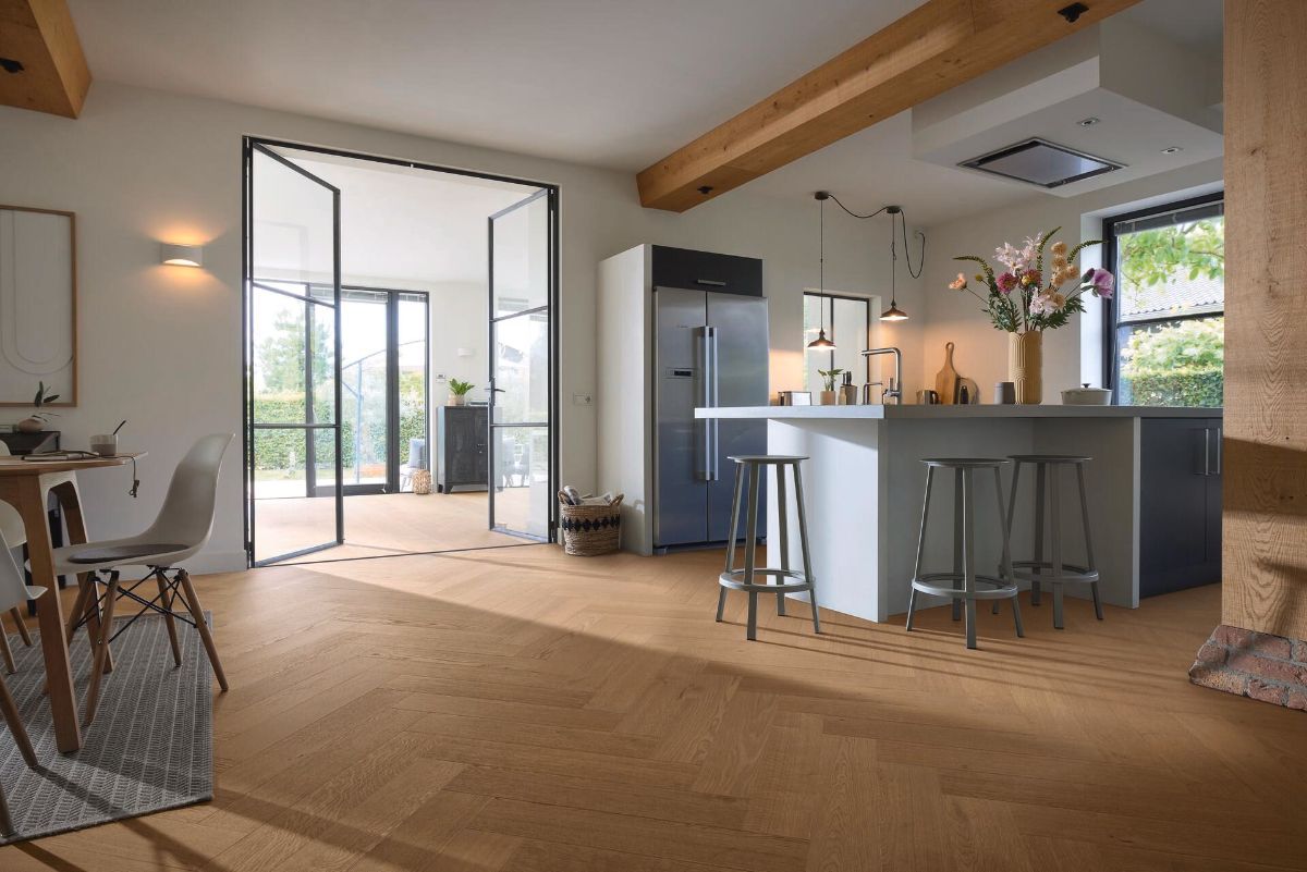 Herringbone parquet Meister, Lindura HS 500, Classic oak Clay brown 20233, herringbone, 700 x 140 mm, brushed, ultra matt lacquered