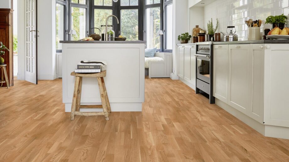 Parquet Tarkett, Grace, Oak Nature TreS, 3-strip, brushed, Proteco ExtraMatt matt lacquer – view 2 Parquet Tarkett, Grace, Oak Nature TreS, 3-strip, brushed, Proteco ExtraMatt matt lacquer – 2