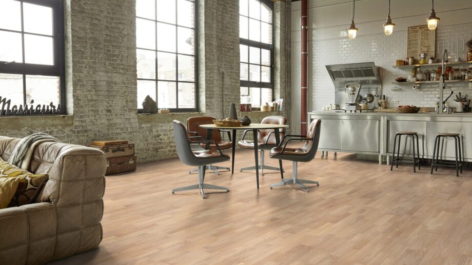 Parquet Tarkett, Grace, Oak White Canvas TreS, 3-strip, brushed, Proteco ExtraMatt matt lacquer – view 2 Parquet Tarkett, Grace, Oak White Canvas TreS, 3-strip, brushed, Proteco ExtraMatt matt lacquer – 2