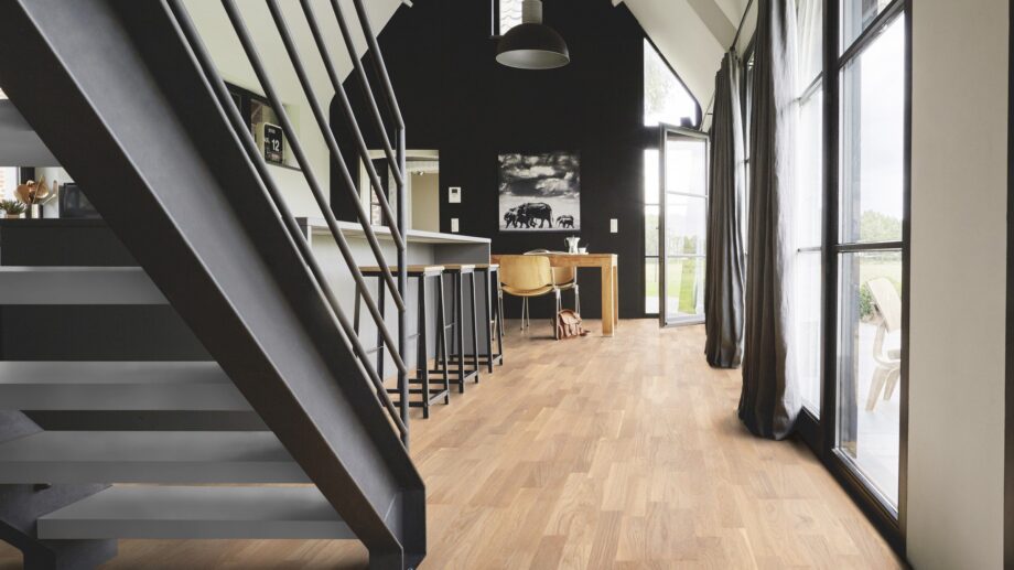 Parquet Tarkett, Grace, Oak White Canvas TreS, 3-strip, brushed, Proteco ExtraMatt matt lacquer – view 4 Parquet Tarkett, Grace, Oak White Canvas TreS, 3-strip, brushed, Proteco ExtraMatt matt lacquer – 4