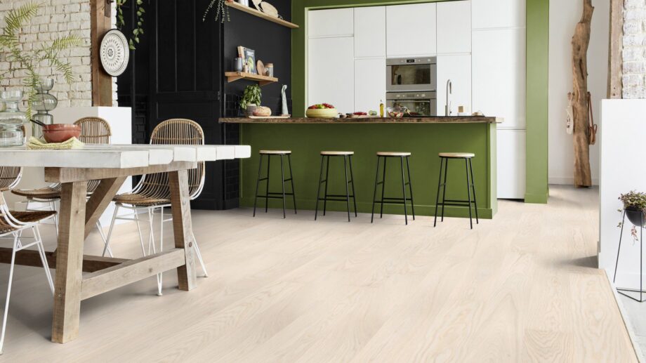 Parquet Tarkett, Grace, Oak White Lace Plank XT, 1-strip, 2 sides bevelled, brushed, Proteco ExtraMatt matt lacquer – view 2 Parquet Tarkett, Grace, Oak White Lace Plank XT, 1-strip, 2 sides bevelled, brushed, Proteco ExtraMatt matt lacquer – 2