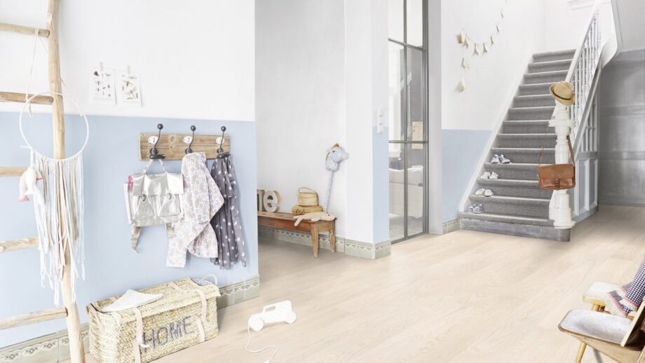 Parquet Tarkett, Grace, Oak White Lace Plank XT, 1-strip, 2 sides bevelled, brushed, Proteco ExtraMatt matt lacquer – view 4 Parquet Tarkett, Grace, Oak White Lace Plank XT, 1-strip, 2 sides bevelled, brushed, Proteco ExtraMatt matt lacquer – 4