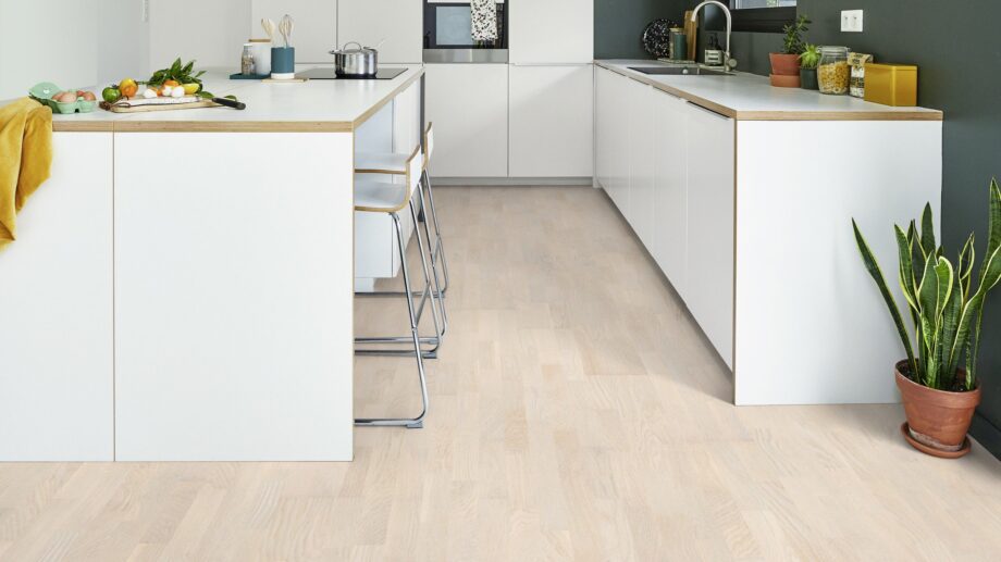 Parquet Tarkett, Grace, Oak White Lace TreS, 3-strip, brushed, Proteco ExtraMatt matt lacquer – view 2 Parquet Tarkett, Grace, Oak White Lace TreS, 3-strip, brushed, Proteco ExtraMatt matt lacquer – 2