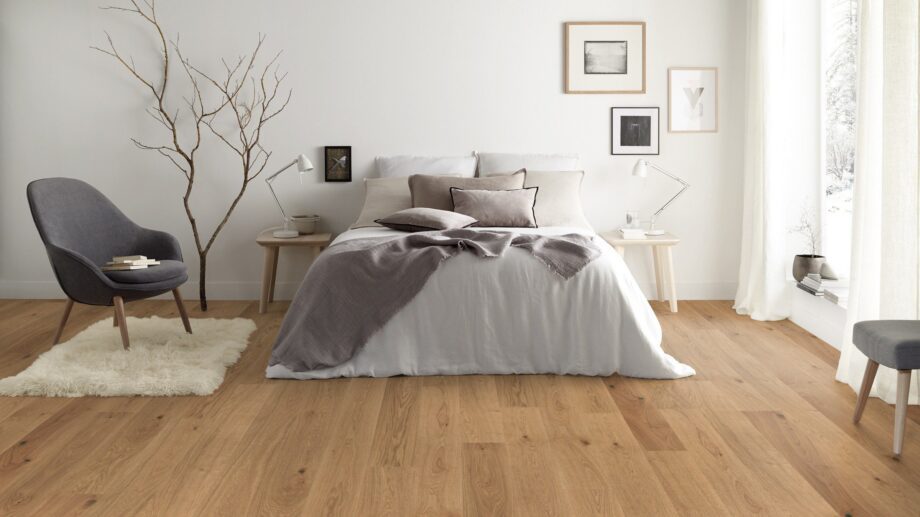 Parquet Tarkett, Shade, Oak Nutmeg Plank XT, 1-strip, 2 sides bevelled, brushed, stained, Proteco Natura mat lacquer – view 3 Parquet Tarkett, Shade, Oak Nutmeg Plank XT, 1-strip, 2 sides bevelled, brushed, stained, Proteco Natura mat lacquer – 3