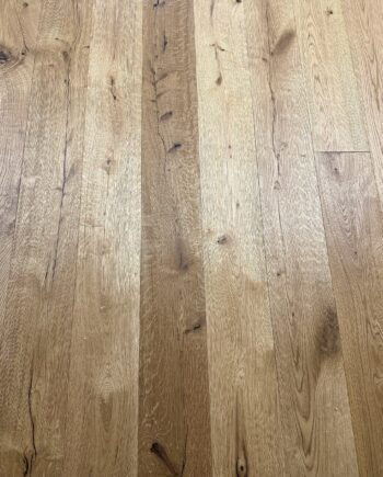Parquet floor oak Markant 1-strip, bevelled, brushed and oiled, 189 mm, installed – natural tone with lively knots and natural cracks (rustic grade)