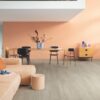 4440_8870_LVT-Vinuulparkett-QUICKSTEP-Click-hall-tamm-faasitud-_PUCL40105-5