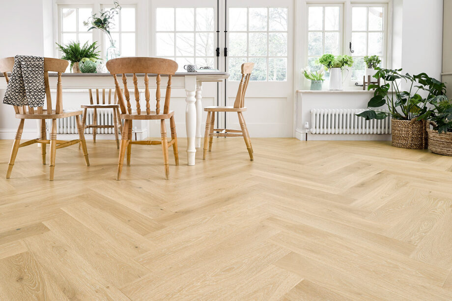 Parquet Oak, Grissini, 1-strip, beveled, brushed, stained, matt lacquer, herringbone, click