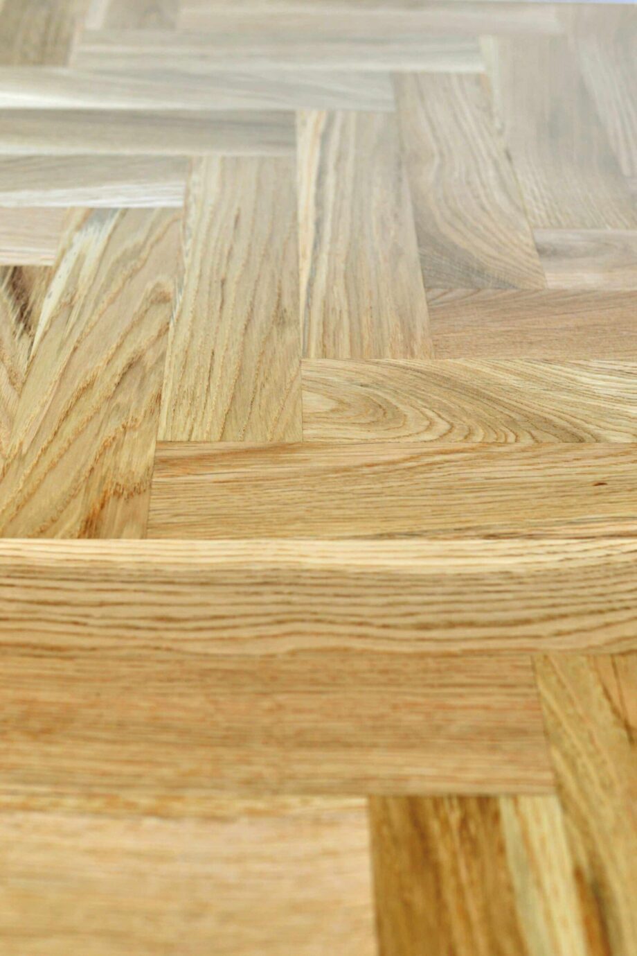 Liistparkett / kalasaba parkett tamm gestreift viimistlemata. – vaade 2 Strip parquet / herringbone parquet oak rustic unfinished – 2
