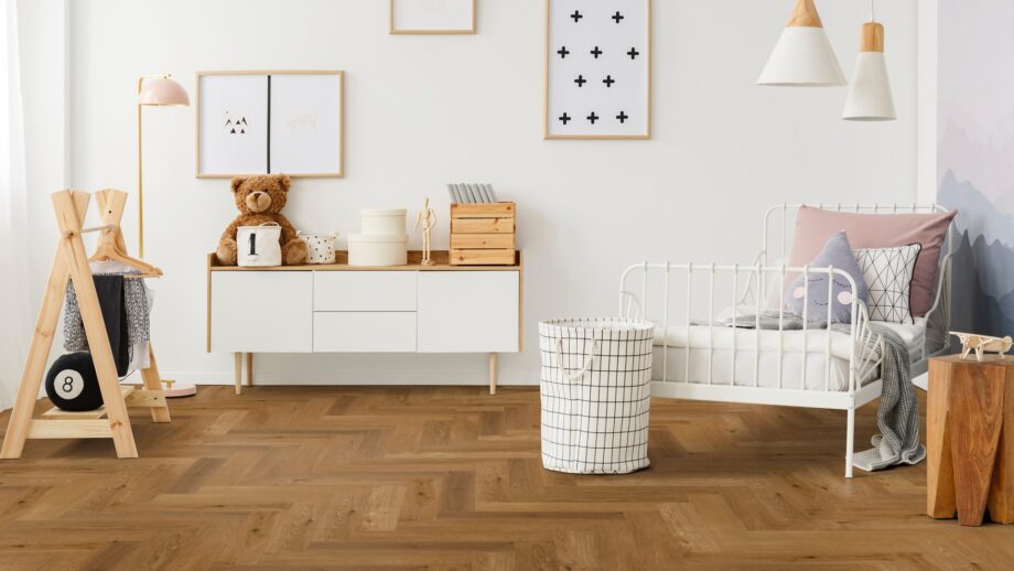 Herringbone floor Thede and Witte Oak slightly knotty brushed beveled oiled, installed in the children's room.