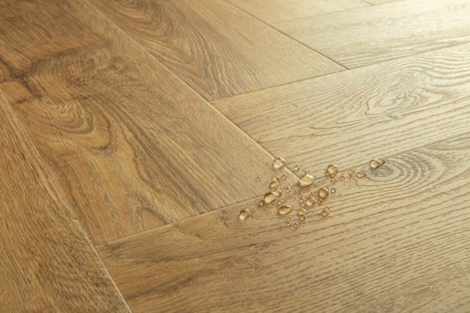 Herringbone LVT floor Quick-Step Pristine Fall Oak Honey – view 2 Herringbone LVT floor Quick-Step Pristine Fall Oak Honey – 2