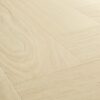 kalanruotovinyyli-quick-step-ciro-pure-oak-polar Kalanruotovinyyli Quick Step Ciro Pure Oak Polar – vaaleasävyinen, rauhallinen ja luonnollinen tammen sävy, hienovaraisesti harjattu pinta ja tasainen lajitelma, joka luo modernin ja skandinaavisen ilmeen.