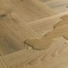 Klasaba laminaat Quick-Step Impressive Design Charred Oak tooni ja disaini kirjeldus. Laminaatparketil on vee lo