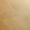 LVT parkett Quick-Step Blos Coast tamm honey naturaalse tamme tooni ja faastitud tammest põrandalaud disainiga.
