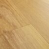 LVT põrandakate Quick-Step Blos Classic tamm natural naturaalse tamme tooniga ja põrandalaud tamm disainiga.