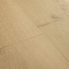 vinyylilankku-quick-step-bloom-botanic-beige Vinyylilankku Quick Step Bloom Botanic Beige, vaalea luonnonbeige sävy ja lankkudesign.