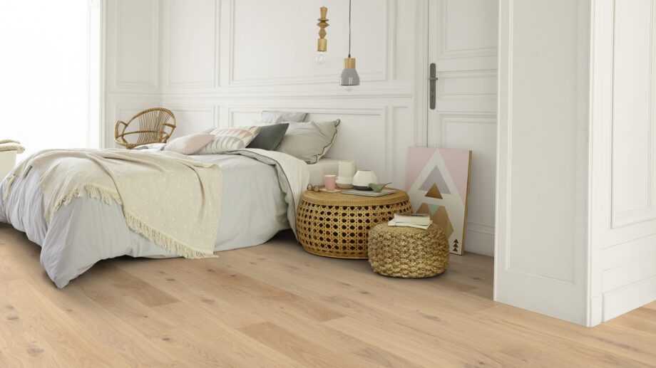 Tammeparkett Tarkett Grace White Canvas Plank magamistoas