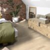 Parkett Tarkett, Shade, Saar Linen White (valge) TreS, 3-lip, peits ja Proteco N 3 Saareparkett Tarkett Shade Linen White TreS magamistoas