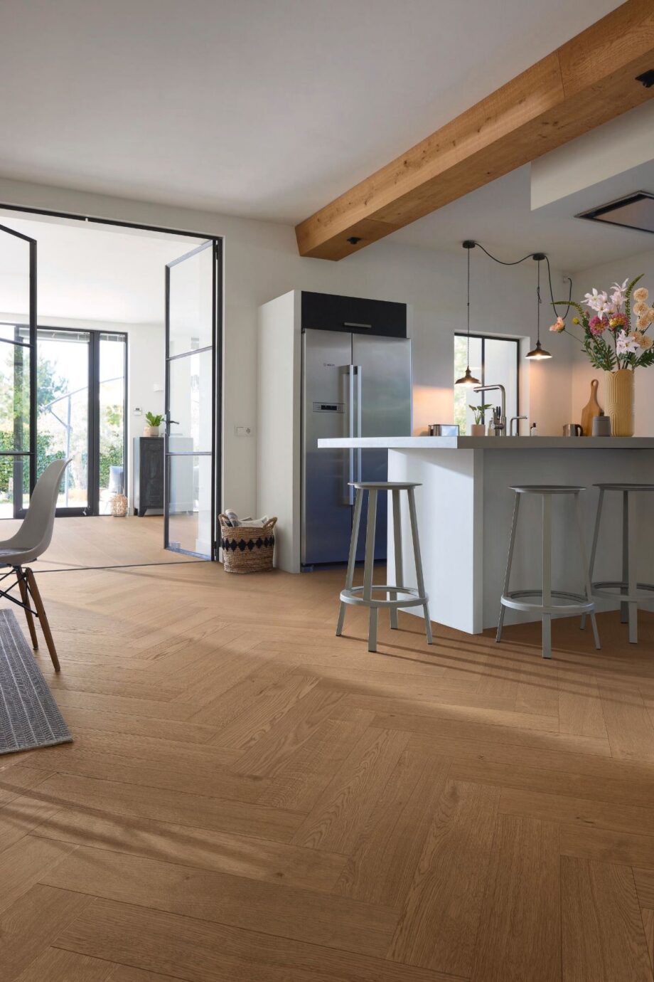 Herringbone parquet Meister, Lindura HS 500, Classic oak Clay brown 20233, herringbone, 700 x 140 mm, brushed, ultra matt lacquered – view 2 Herringbone parquet Meister, Lindura HS 500, Classic oak Clay brown 20233, herringbone, 700 x 140 mm, brushed, ultra matt lacquered – 2
