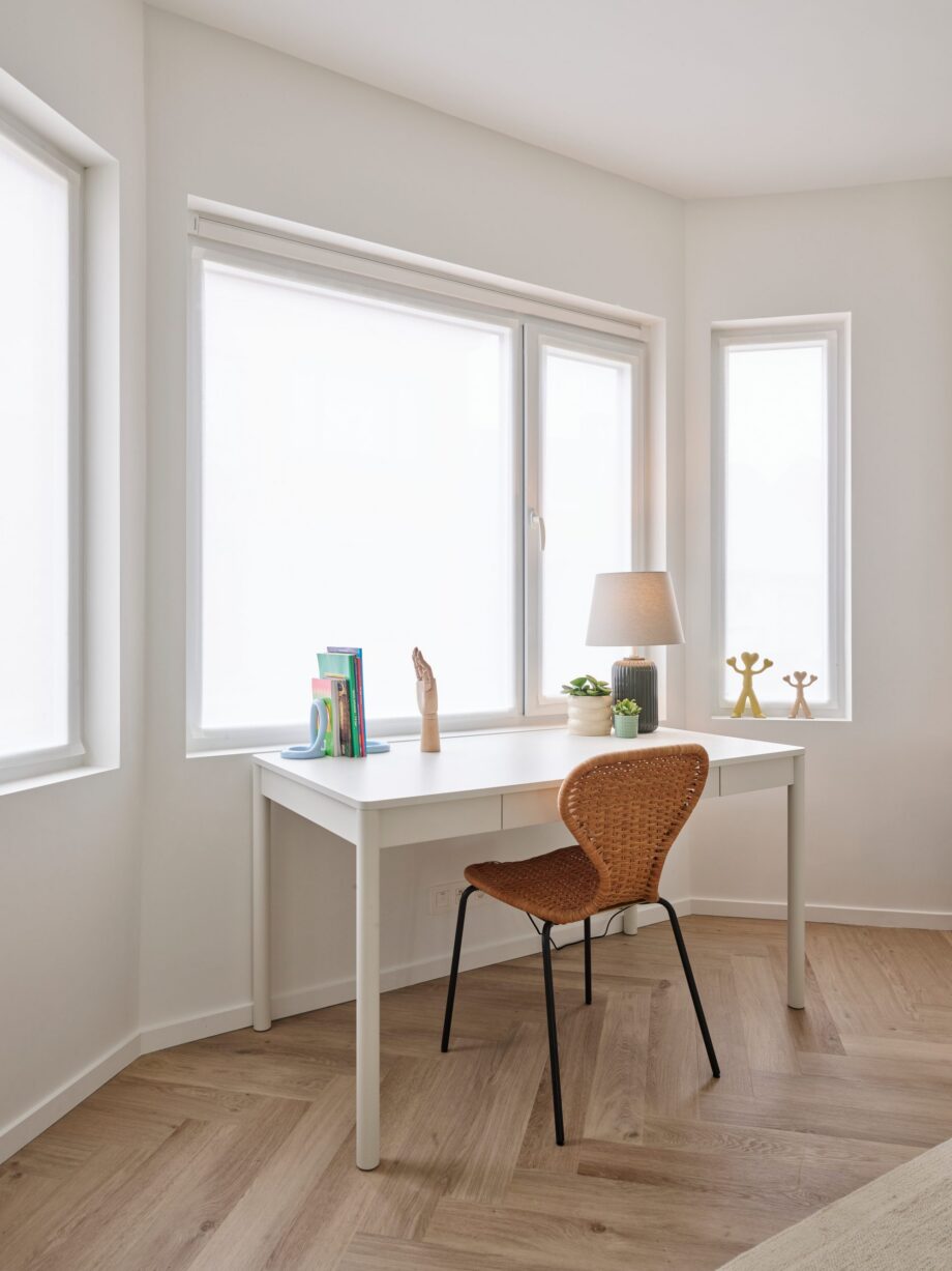 Glue-down Herringbone Vinyl Flooring Floorify Gluedown Unagi FG317 – view 2 Glue-down Herringbone Vinyl Flooring Floorify Gluedown Unagi FG317 – 2