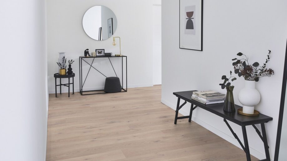 Parquet Tarkett, Grace, Oak Grey Chiffon Plank, 1-strip, 2 sides bevelled, brushed, Proteco ExtraMatt matt lacquer – view 4 Parquet Tarkett, Grace, Oak Grey Chiffon Plank, 1-strip, 2 sides bevelled, brushed, Proteco ExtraMatt matt lacquer – 4