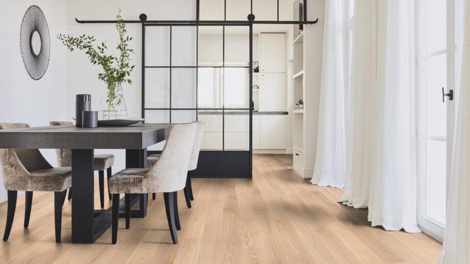 Parquet Tarkett, Grace, Oak Soft Skin Plank, 1-strip, 2 sides bevelled, brushed, Proteco ExtraMatt matt lacquer Parquet Tarkett, Grace, Oak Soft Skin Plank, 1-strip, 2 sides bevelled, brushed, Proteco ExtraMatt matt lacquer