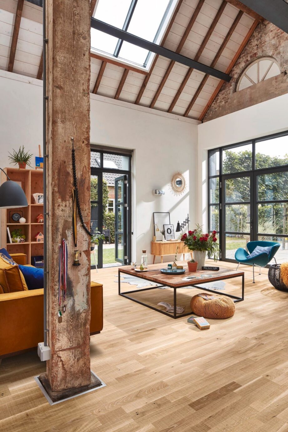 Oak parquet Meister, Longlife PC 200, White oak lively vintage 09042, 3-strip, 2400 x 200 mm, brushed, ultra matt lacquered – 2