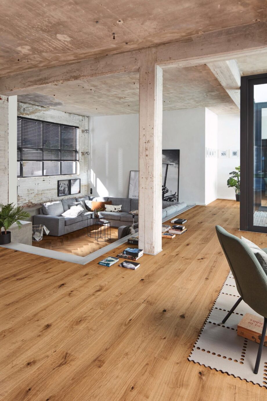 Oak parquet Meister, Longlife PD 400, Authentic oak lightly smoked look 09027, 1-strip, 2200 x 180 mm, brushed, naturally oiled – 2
