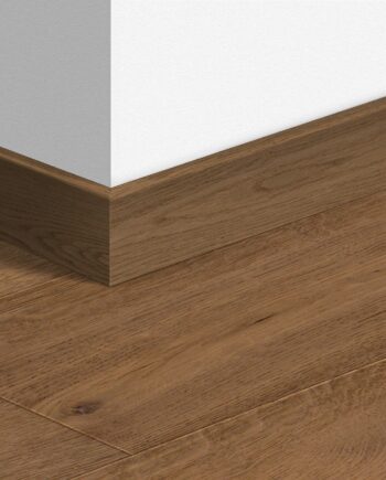 Water-resistant wooden skirting board Quick-Step Cinnamon Oak Extra Matt for parquet, veneered, 16x80x2400 mm